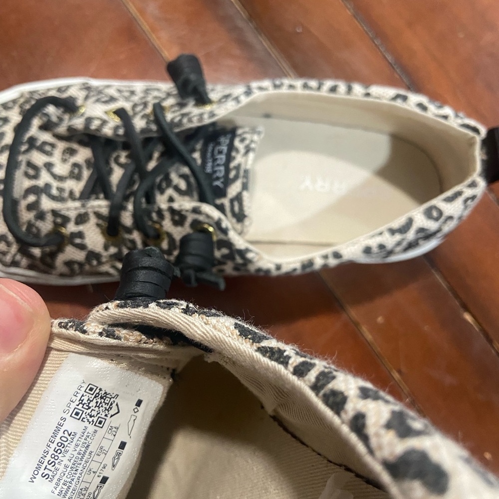 Sperry cheetah print sneakers women’s size 6.5 great condition